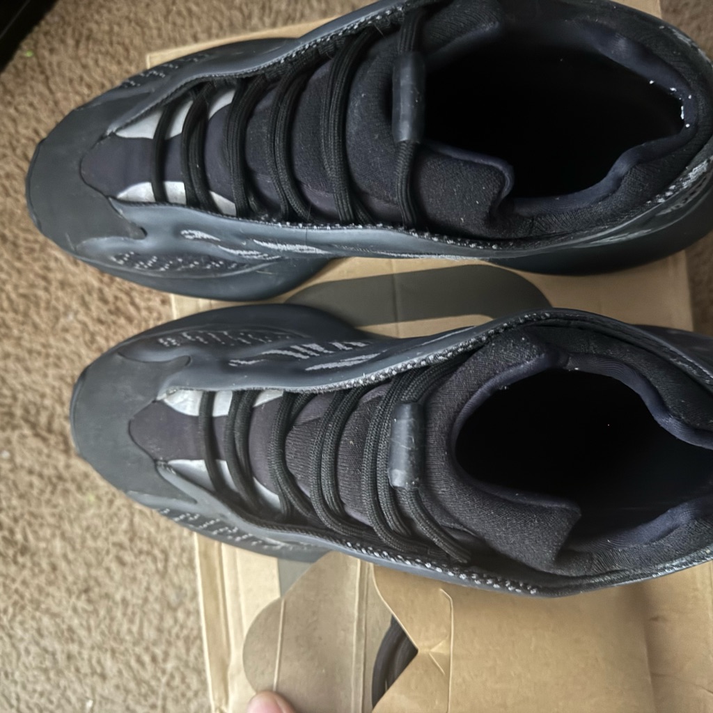 700 V3 Avlah Yeezy